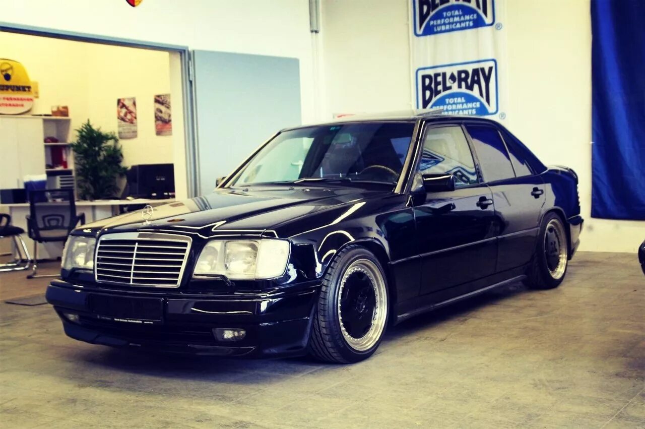 Мерседес е124. Mercedes w124 волчок. Mercedes 124 волчок. Мерседес 124 е500. Мерседес волчок 124 е500.