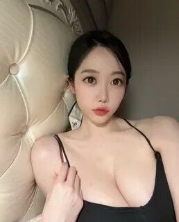 EdenWol98609071's tweet photo. 巨 乳 大 胸 大 奶 子.喜 欢 的 点 赞.脱 下 外 衣 给 你 看 ...