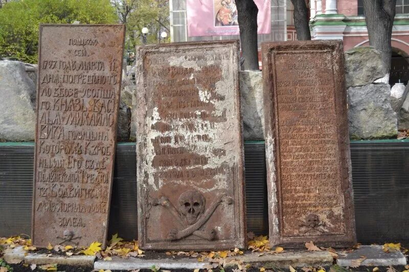 стих на кладбище ветер свищет. на кладбище ветер свищет. на кладбище ветер. зловещее кладбище. на кладбище ветер.