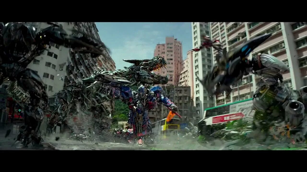 Трансформеры тила. Transformers war for cybertron. Оптимус прайм против бамблби. Трансформеры сражаются. Трансформеры сражаются.