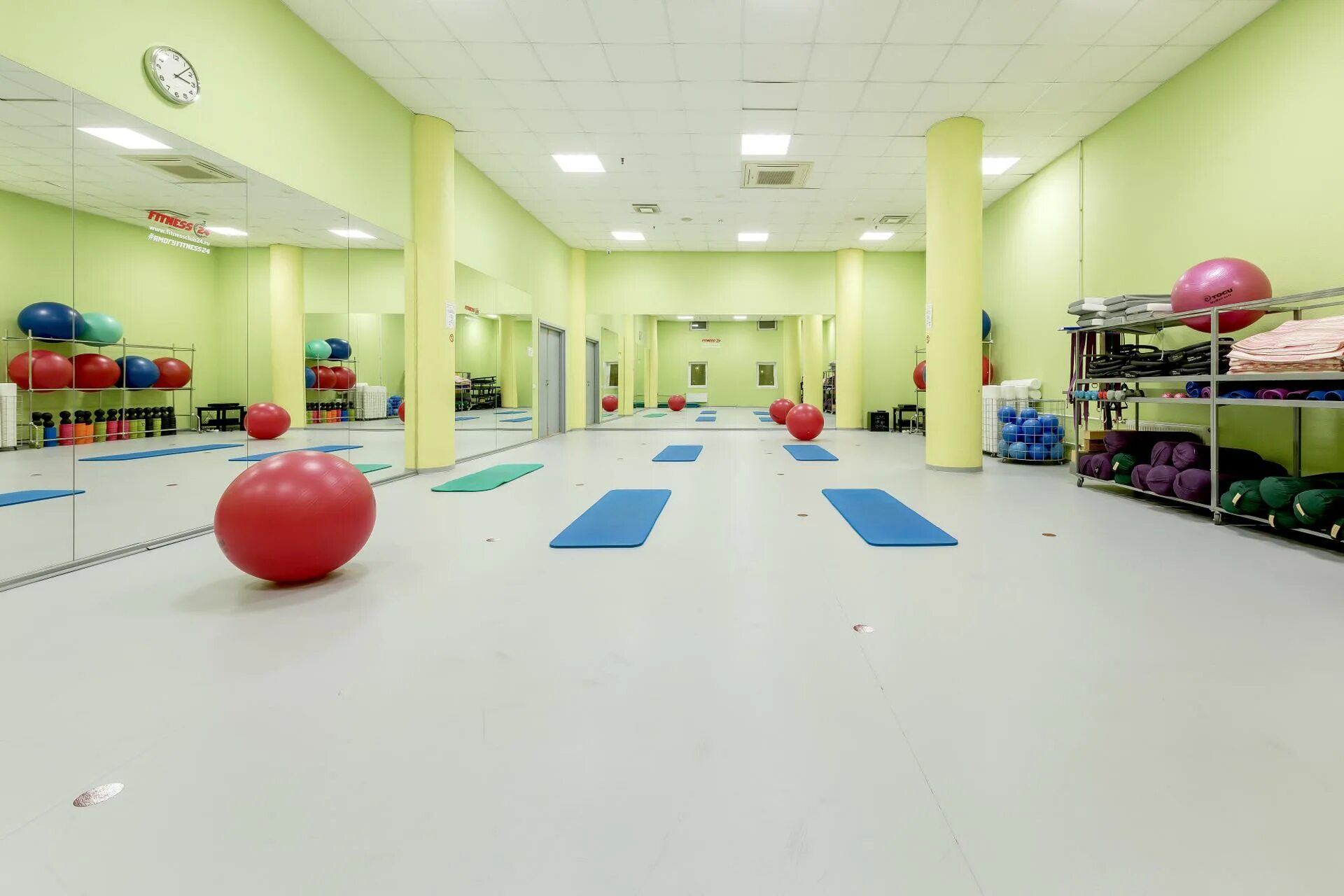 Фитнес центр эталон в бутово. Эталон спортзал бутово. Спортвариант в бутово. Фитнес клуб эталон. Эталон сити бутово фитнес клуб.