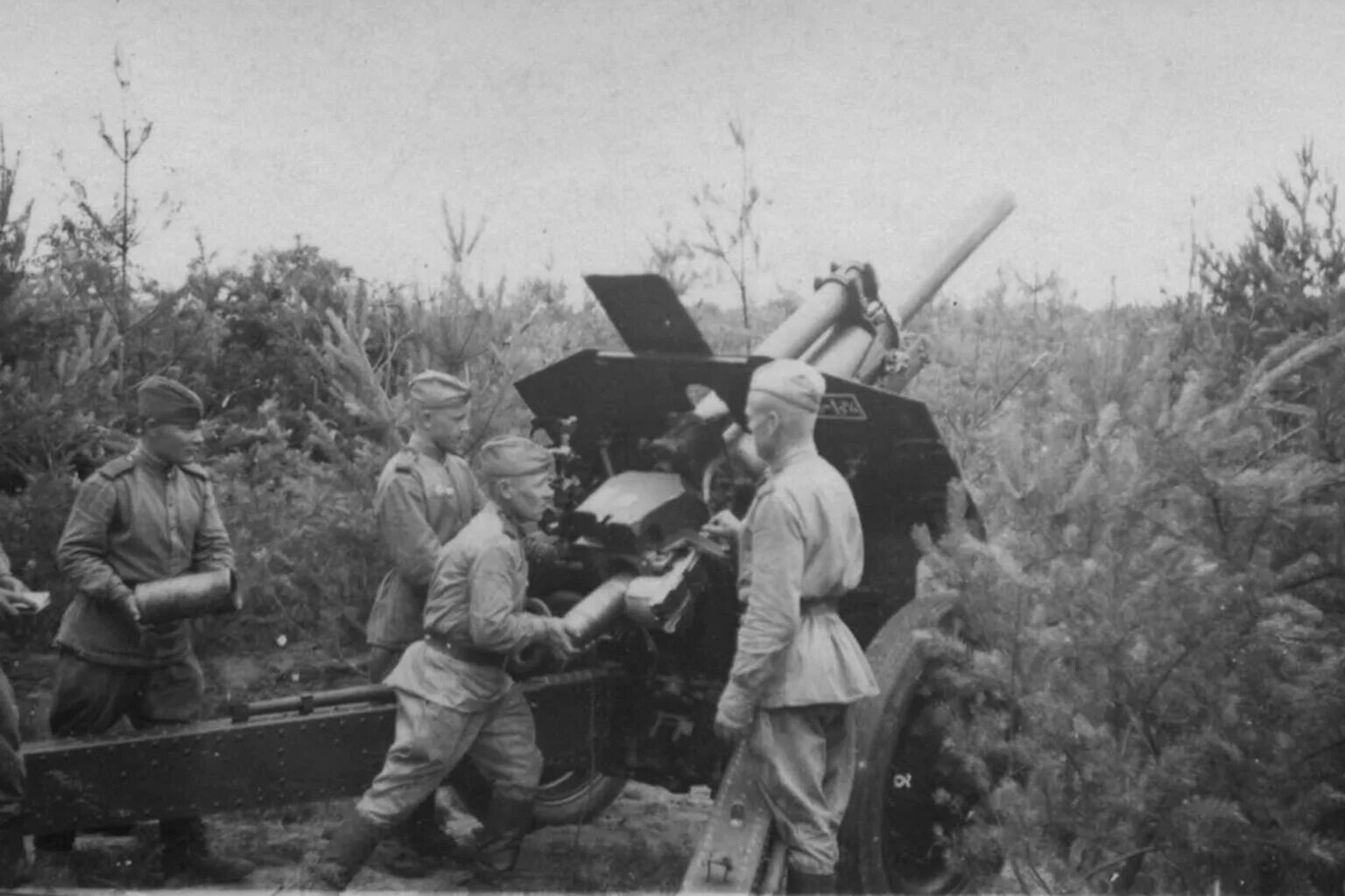 Артиллерист во время войны. Гаубица м30 в Великой Отечественной. 1943 Год гаубичный артиллерийский полк. М-30 гаубица в бою.