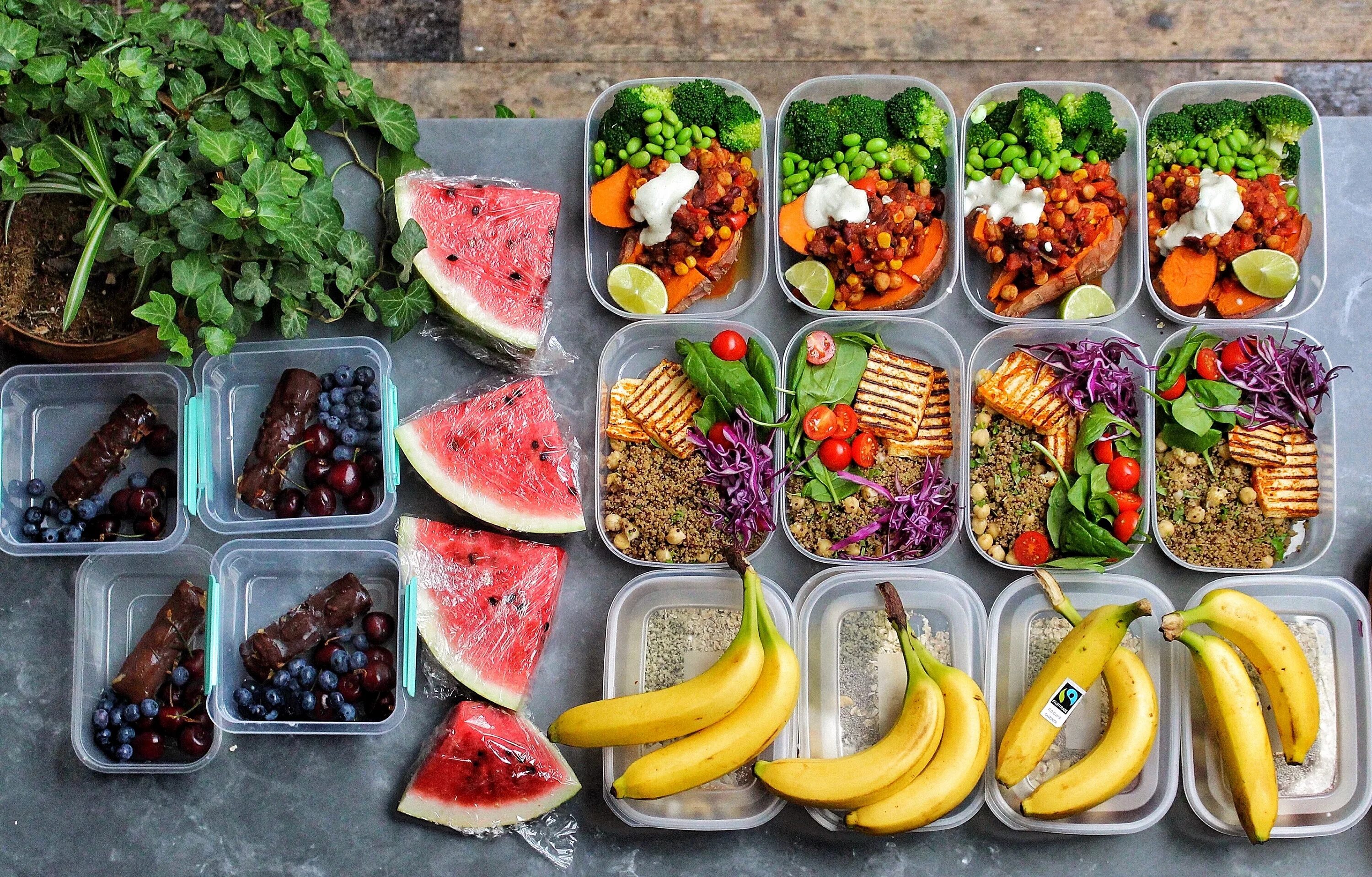 Different diets. Продукты питания. Different diets. Здоровая и нездоровая пища. Вегетарианский рацион питания.