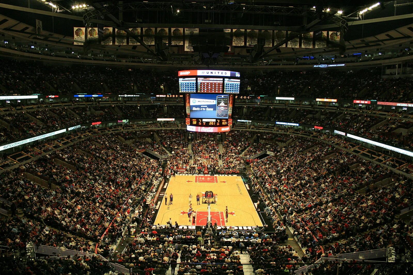 Чикаго буллз юнайтед центр. Юнайтед центр чикаго. United center чикаго. Chicago bulls arena. Юнайтед центр арена.