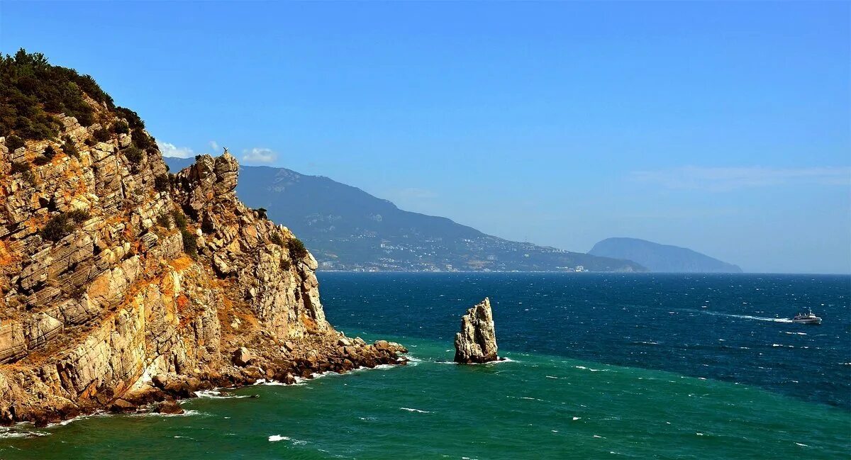 Черное море Ялта. Крымский полуостров природа Ялта. Море горы Крым Кавказ. Красота Болгарии (Черноморское побережье и горы);.