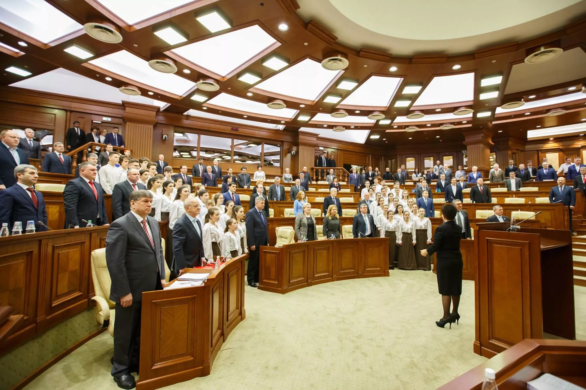 Парламент Молдовы. Зал заседания парламента Молдовы. Парламент Кишинева. Парламент Молдавии новый зал заседаний. State authorities