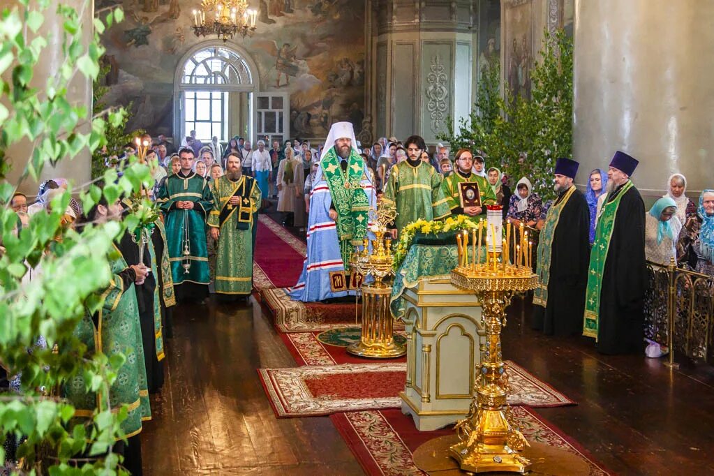 Видео свято троицкий. Церковь Троицы Живоначальной Тамбов. Храм Святой Троицы Тамбов внутри.