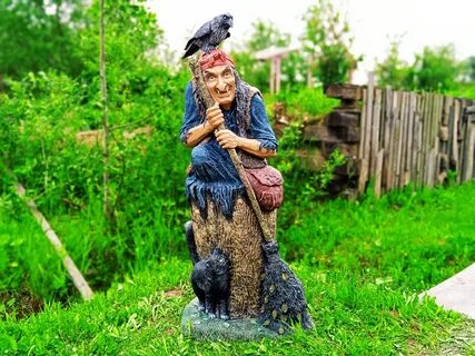 Баба яга в саду