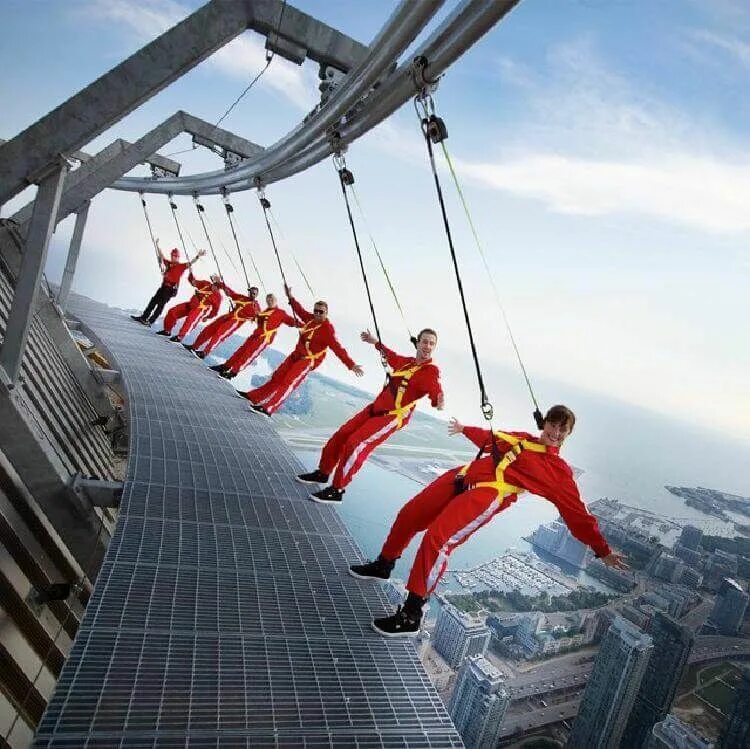 Система развлечений. Си-эн Тауэр Канада. Аттракцион EDGEWALK В Торонто. Си-эн Тауэр аттракцион. EDGEWALK, телебашня си-эн Тауэр, Торонто, Канада.