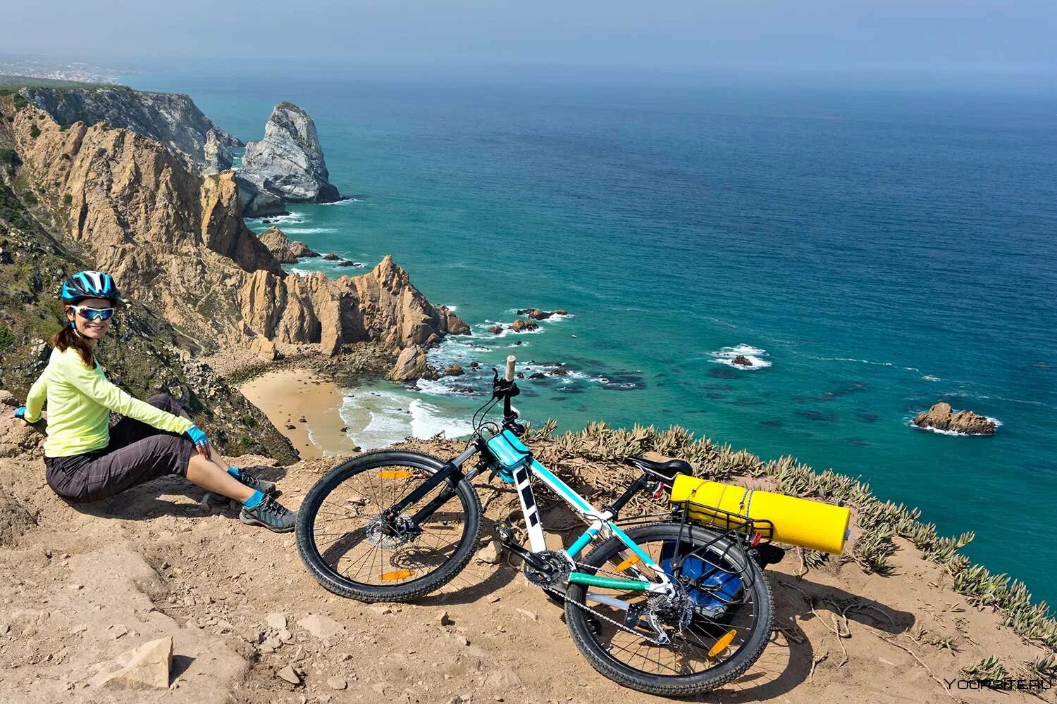 Bike traveling. Гонщицкий велотуризм. Кипр велотур. Путешественник на велосипеде. Кругосветка на велосипеде.