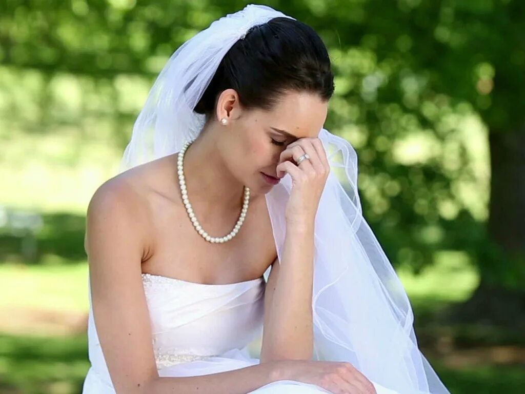 Муслима либослари 2021. Свадебное платье узбечки. Фата для невесты. Как выглядит невестка. Узбекская свадьба невеста.