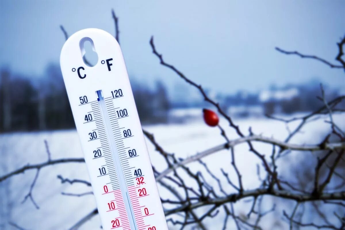 Погодные условия весной. Термометр зима. Термометр в снегу. Уличный термометр зимой. Термометр холод.