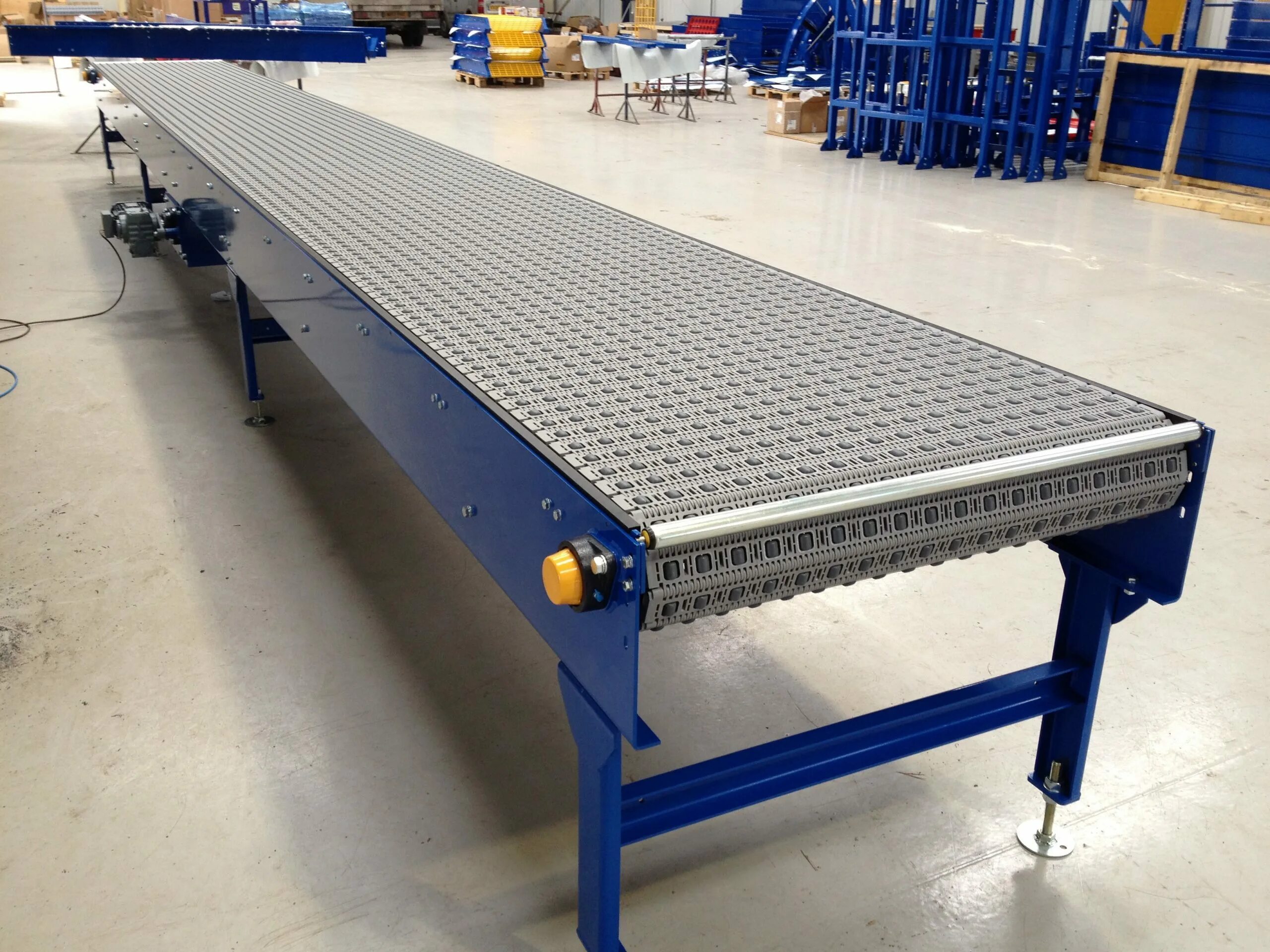 2лл100 конвейер ленточный. Конвейер ленточный уклс-650. Конвейер по сборке металлоконструкций. Ленточный конвейер pioma 1200. Ставить на конвейер.