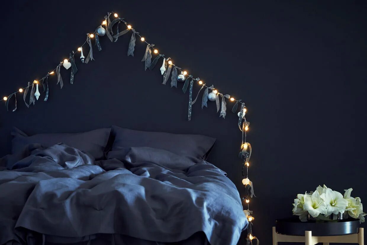 Сон гирлянда. Комната с огоньками. Сон гирлянда. Сон гирлянда. Гирлянда над кроватью.