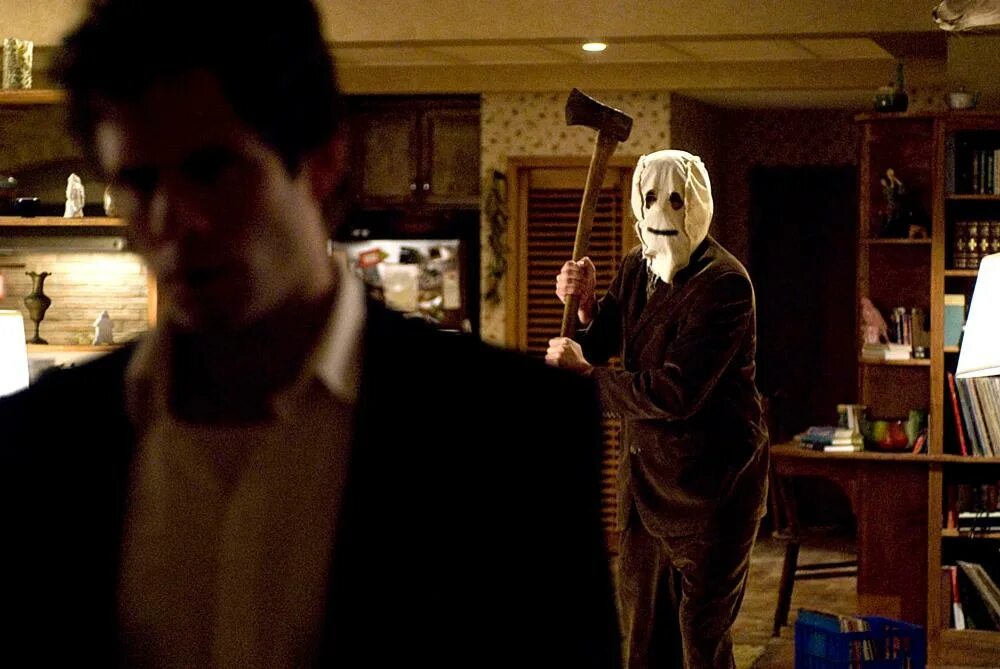 Незнакомцы фильм ужасов 2008. Незнакомцы концовка. Незнакомцы режиссёр брайан бертино сша 2008 год. Незнакомцы (брайан бертино, 2007). Незнакомцы концовка.