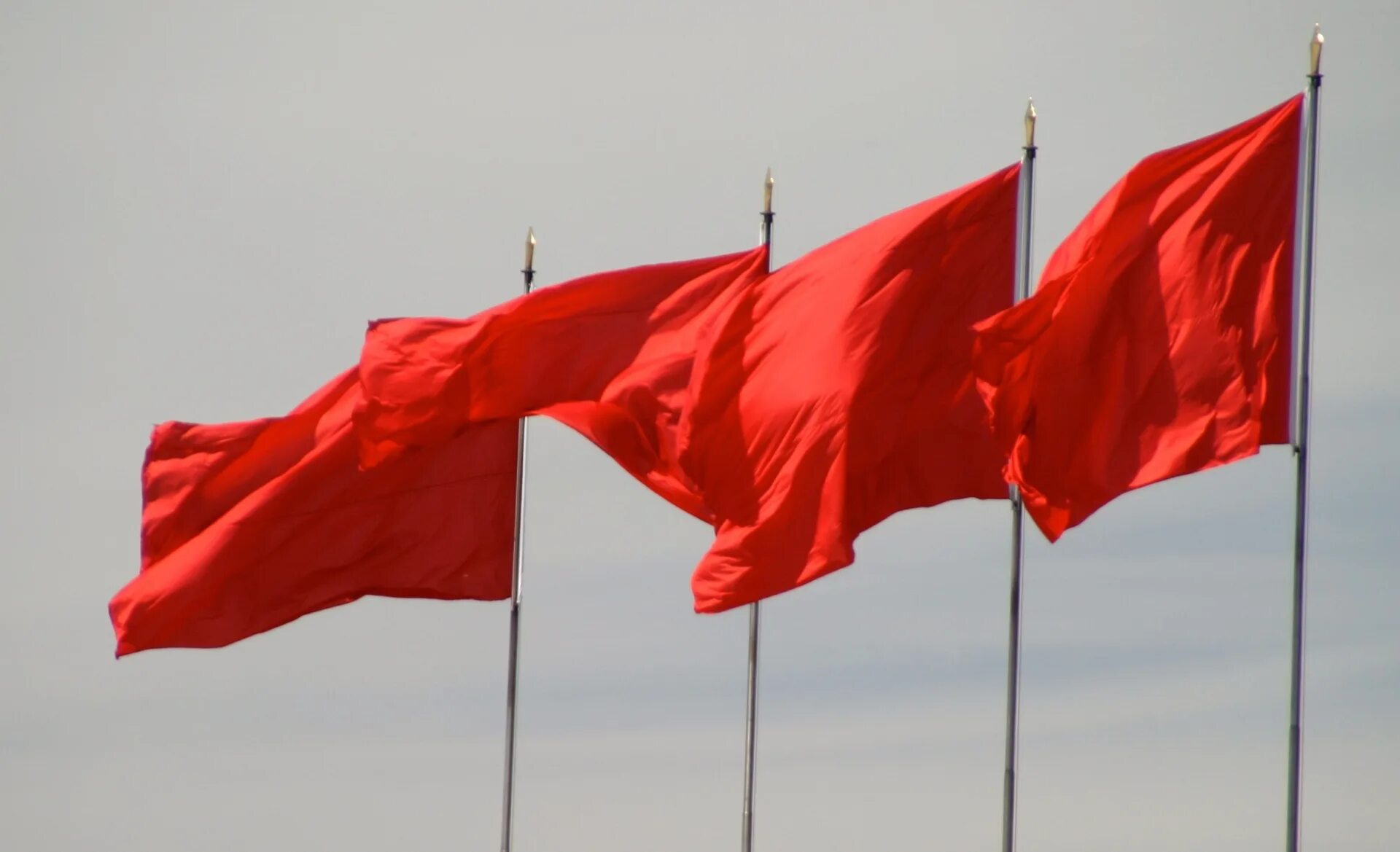 Флаг красный. Знамя Победы над Херсоном. Красные флажки в отношениях. Red Flag у девушек.