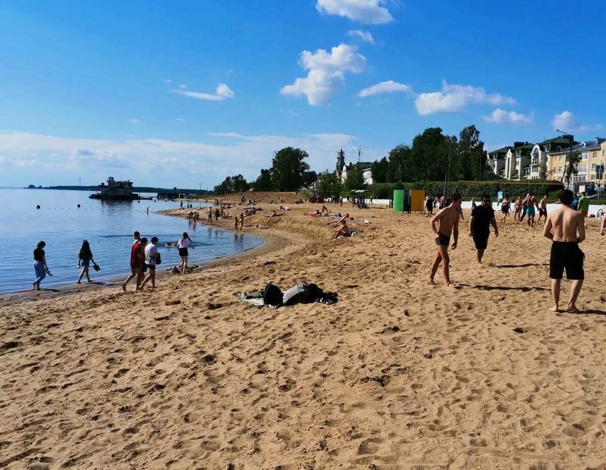 Парк заволжье кострома. Пляж в первомайском кострома. Центральный городской пляж кострома. Река костромка кострома пляж. Река волга в костроме пляж.