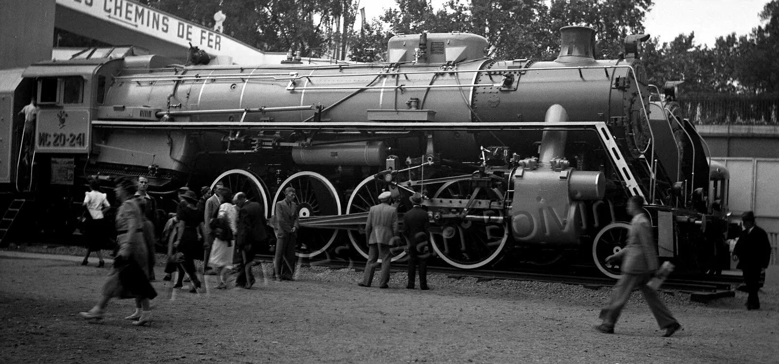 Поезд ис. Паровоз Иосиф Сталин. Паровоз Иосиф Сталин 1937. Локомотив Иосиф Сталин ИС 20-16. Пассажирский паровоз "Иосиф Сталин".