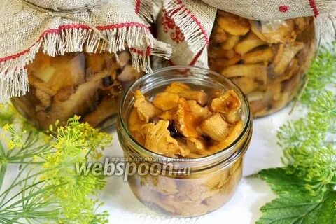 Лисички на зиму с луком и морковью