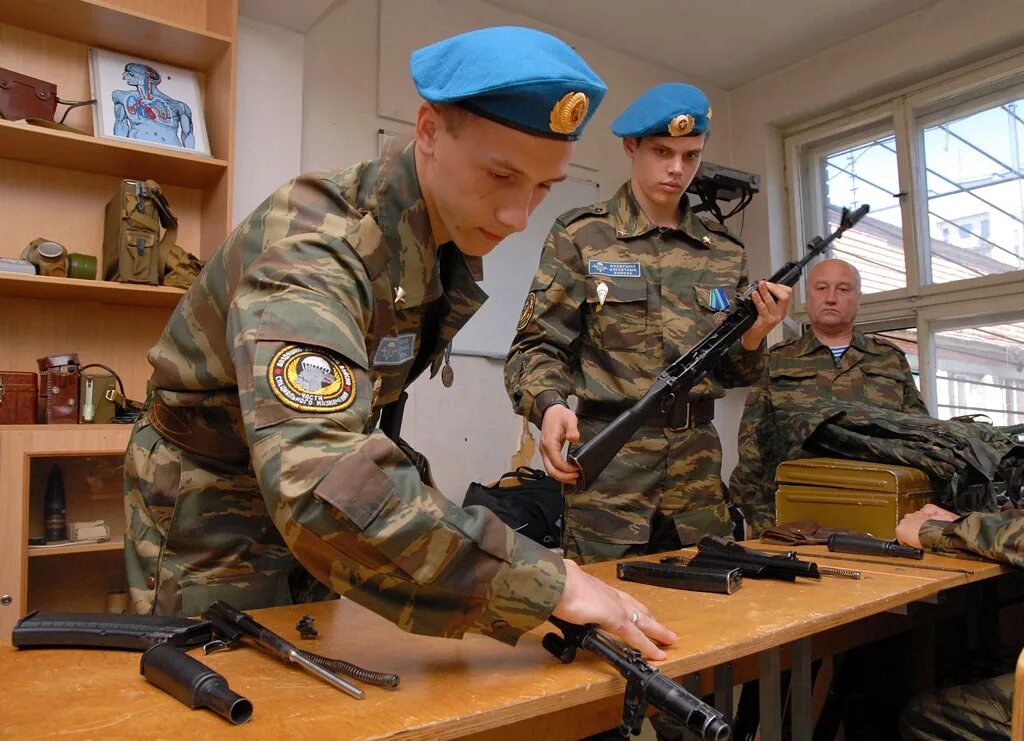 Военно патриотический действия. Военно-патриотическое воспитание. Центр патриотического воспитания и допризывной подготовки молодежи. Кадеты десантники. Военно патриотический лагерь авангард г мирный.