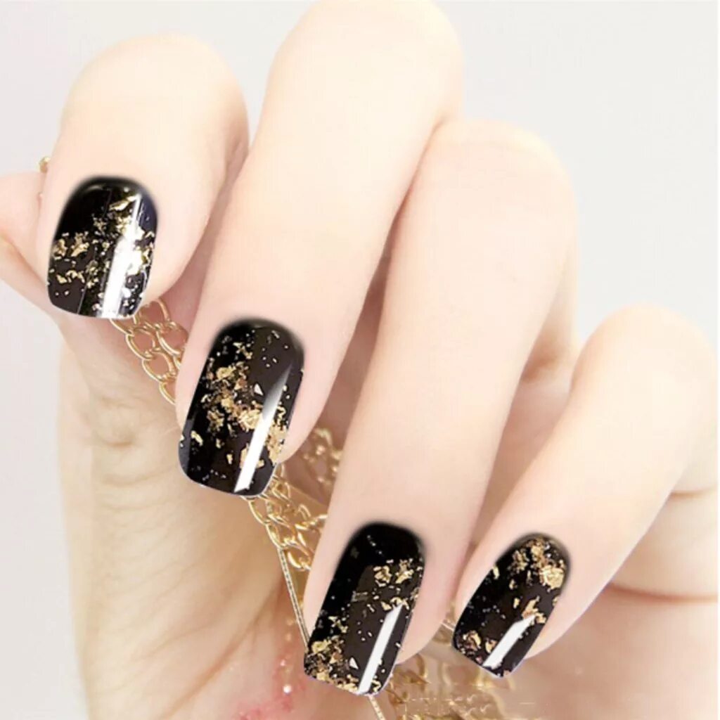 маникюр чёрный с золотом. черно-золотой маникюр. золотой маникюр. чёрный маникюр с фольгой. чёрный маникюр с фольгой.