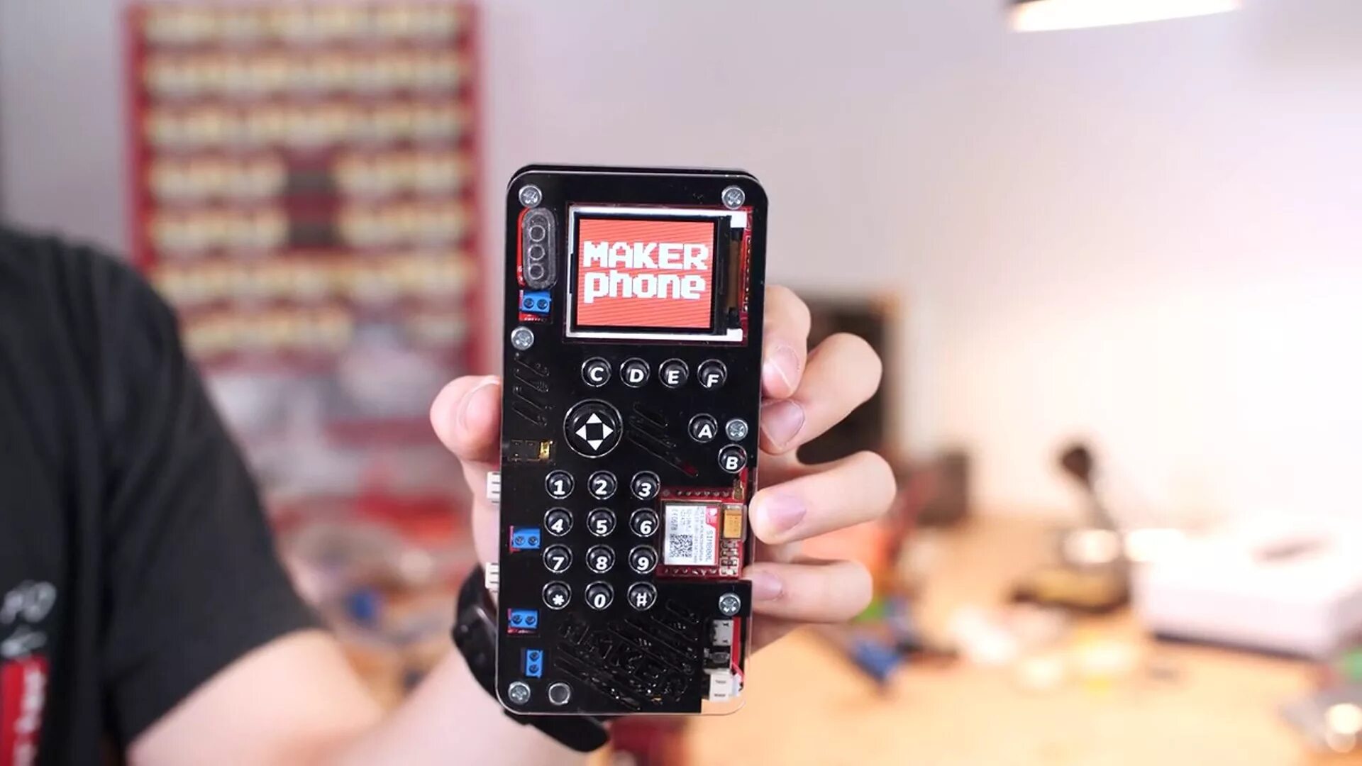 Гаджеты. Maker Phone. Соберу телефон. Сборка телефона. Сборка телефонов игра