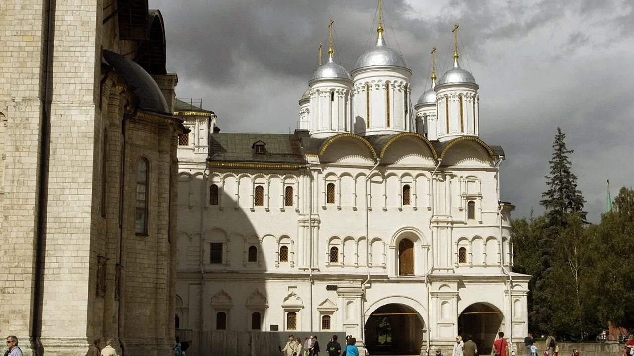 Патриарший дворец Московского Кремля. Храм 12 апостолов в Кремле Москва. Кремлевская 41