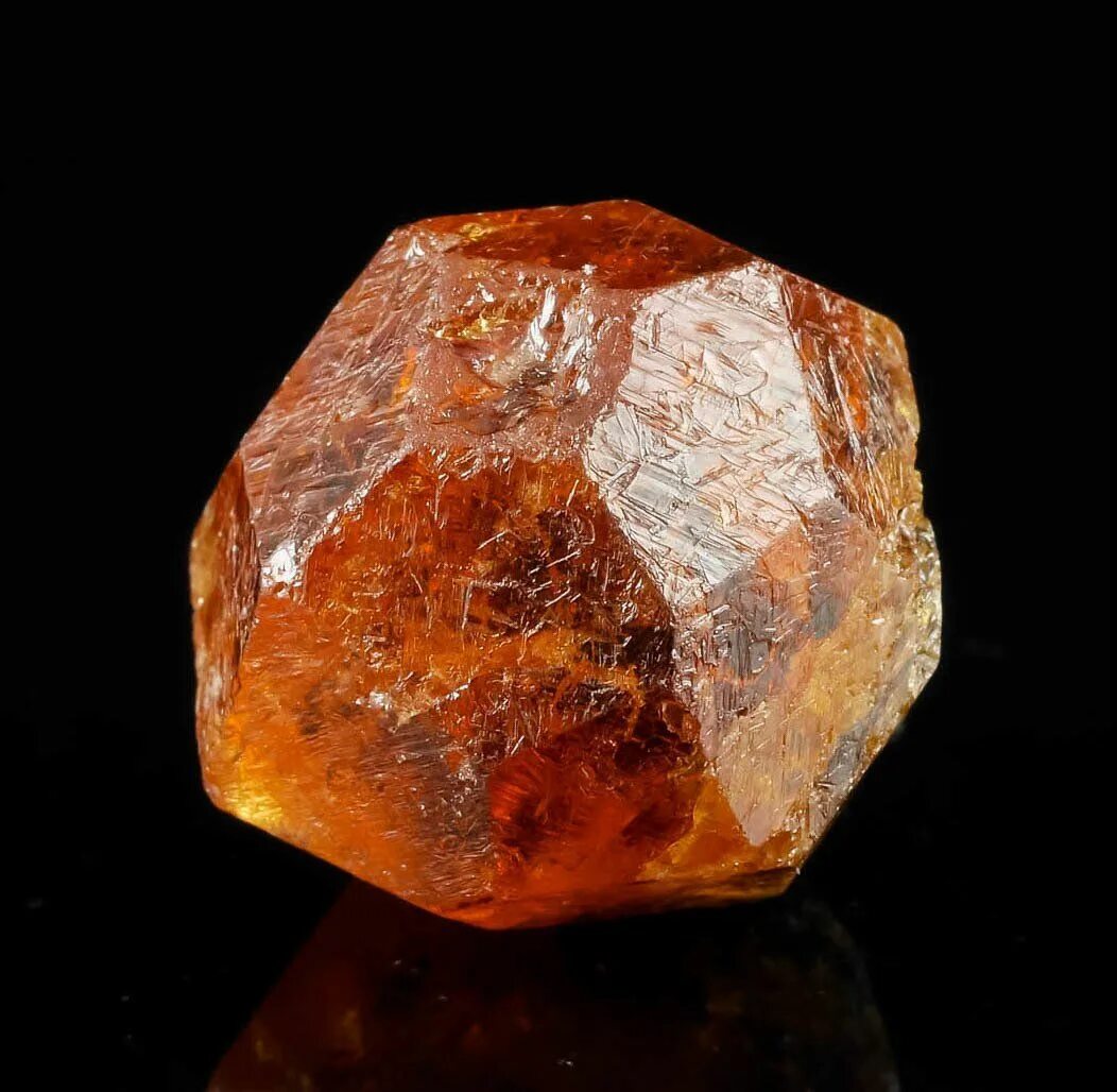 Оранжевый гранат спессартин. Spessartite Garnet. Спессартин Мозамбик. Спессартин камень