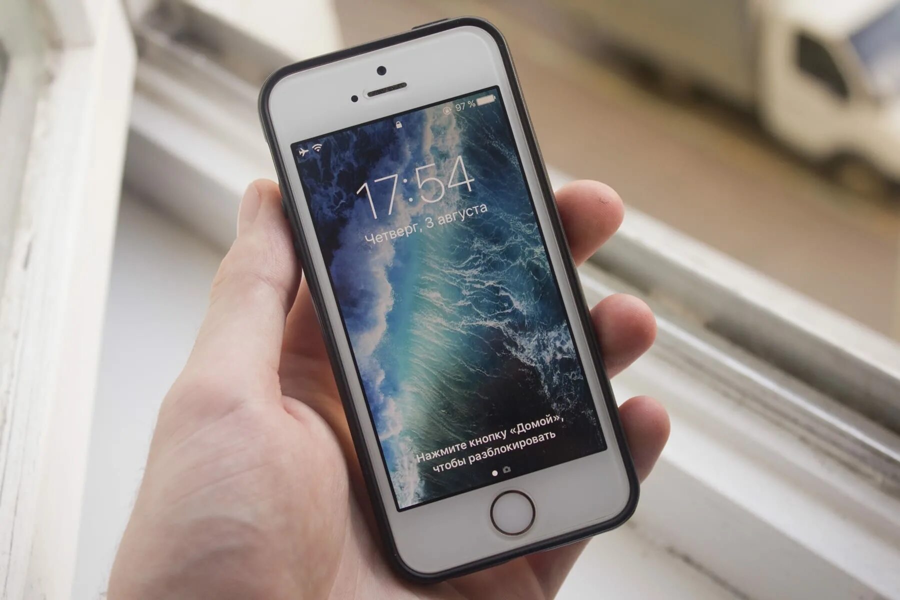 Ios 10 iphone 6s. Экран блокировки айфон. Как включить режим энергосбережения на айфоне 11. Iphone 4s. Айфон 6 экран блокировки.