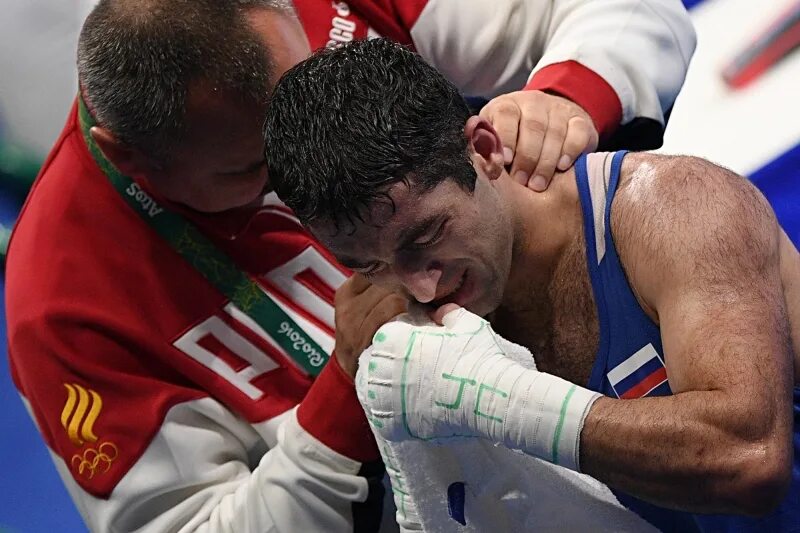 Гимнаст самир аит саид. Проигрыш в спорте. Поражение в спорте. Спорт легкая атлетика. Спортивные травмы.