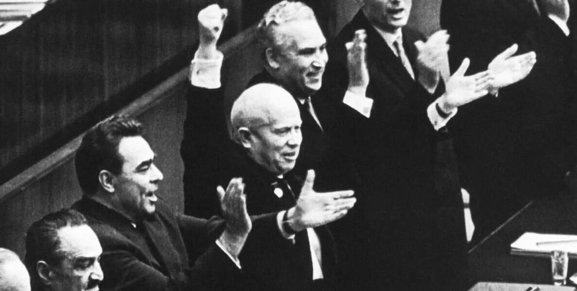 Съезд цк кпсс 1961. Хрущев построим коммунизм. Советские люди будут жить при коммунизме. План построения коммунизма. Советские люди будут жить при коммунизме.