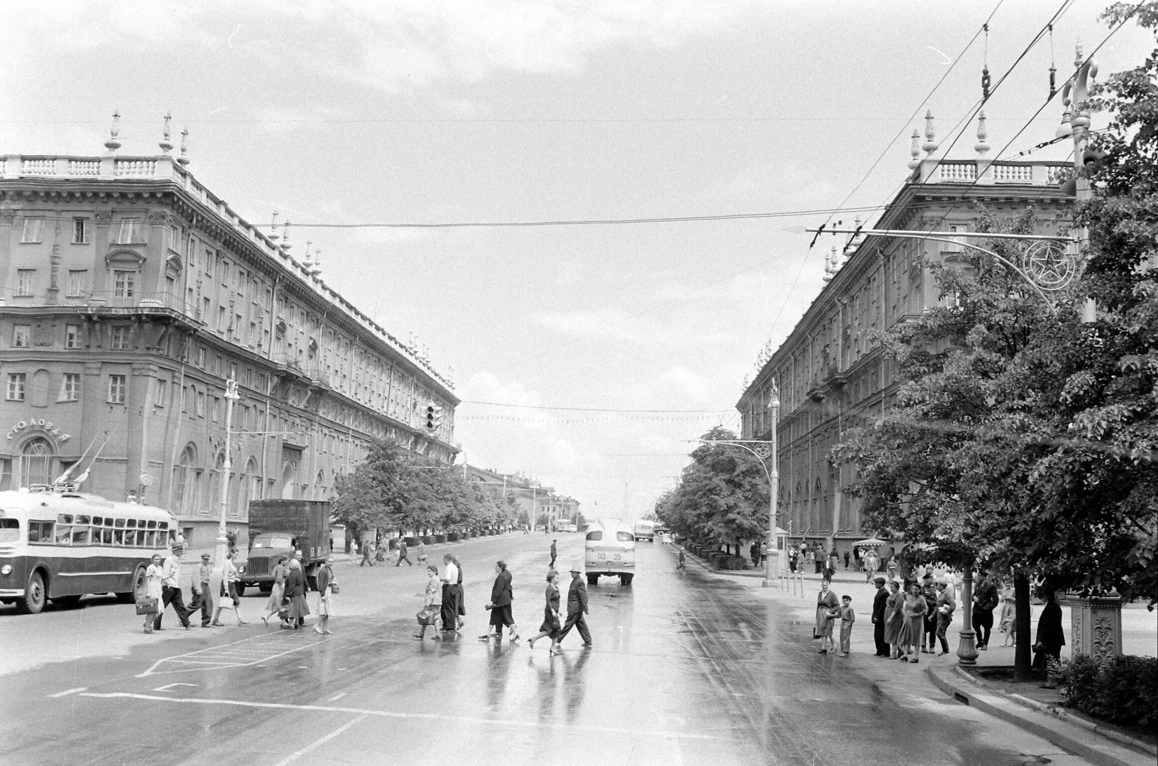 Старый минск. Ленинский проспект Минск 1950. Ленинский проспект минск1960г. Ленинский проспект 1950-1960. Минск 1960.