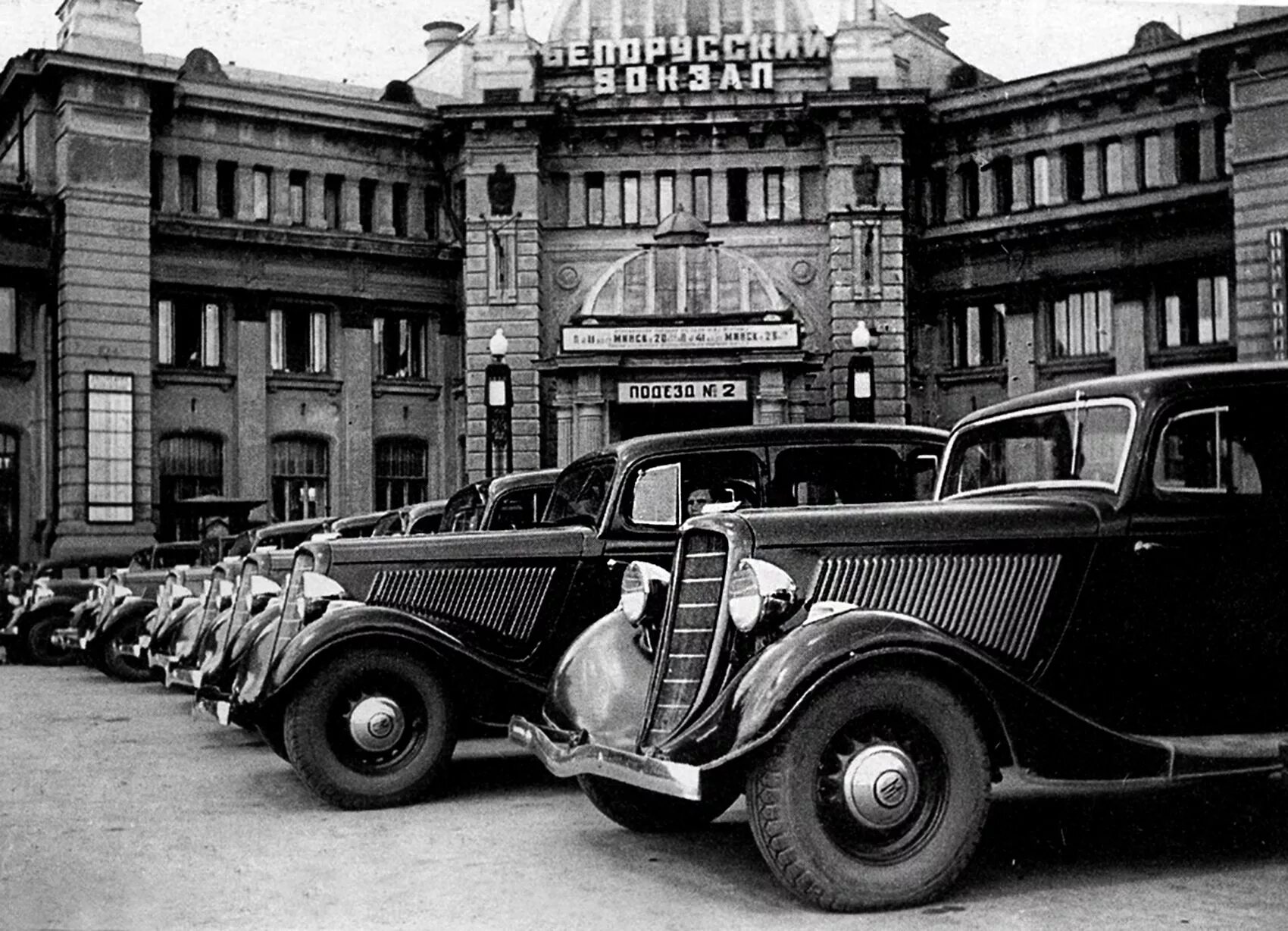 Автомобиль руссо-балт 1912 года. Автопробеги 1930-х. Таксомотор рено 1925. Пожарная машина вандерберг 1901. Пожарная охрана москвы, 1900 год.