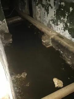 Прорвало трубу дома