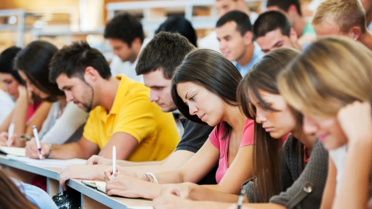 Студенты на занятиях. Учеба в вузе. Студенты в вузе. Студенты в вузе. Учащиеся студенты.