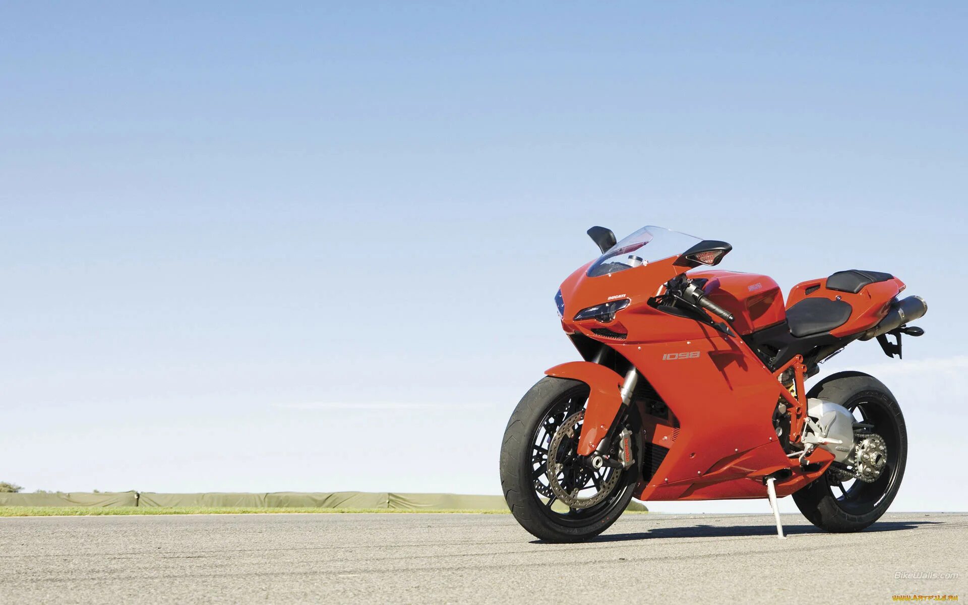 Байк фор ю. Ducati 1098. обои ducati 1098. дукати мотоциклы спортбайки 2025. спортивный мотоцикл вид сзади.