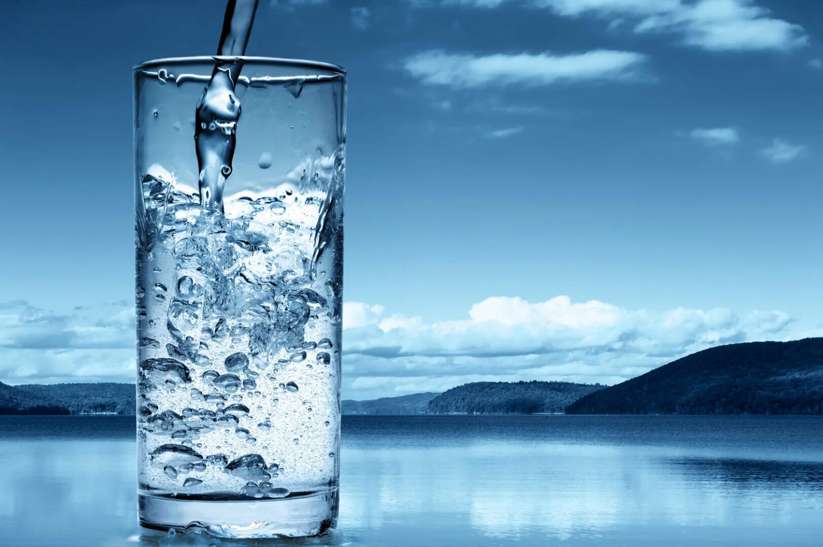 Вода насыщенная серебром. Вода. Чистая вода. Питьевая вода. Стакан воды.