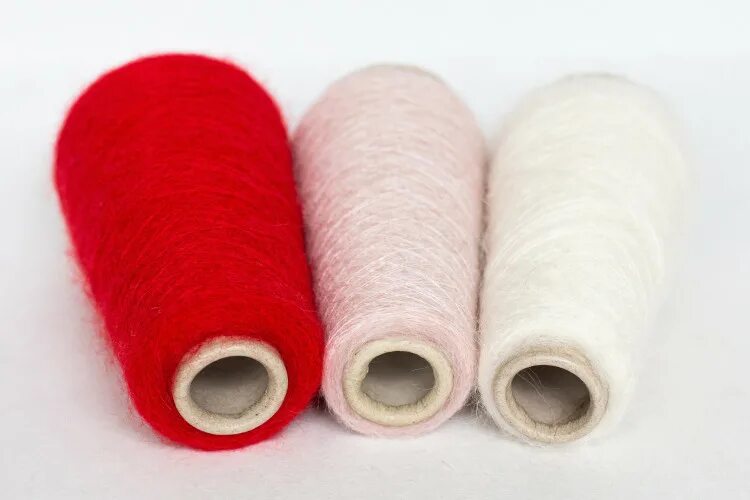 Шерсть сырец. Пряжа rosmarino seam. Шерсть и пух. Три шерсти. Пуховая шерсть у кошки.