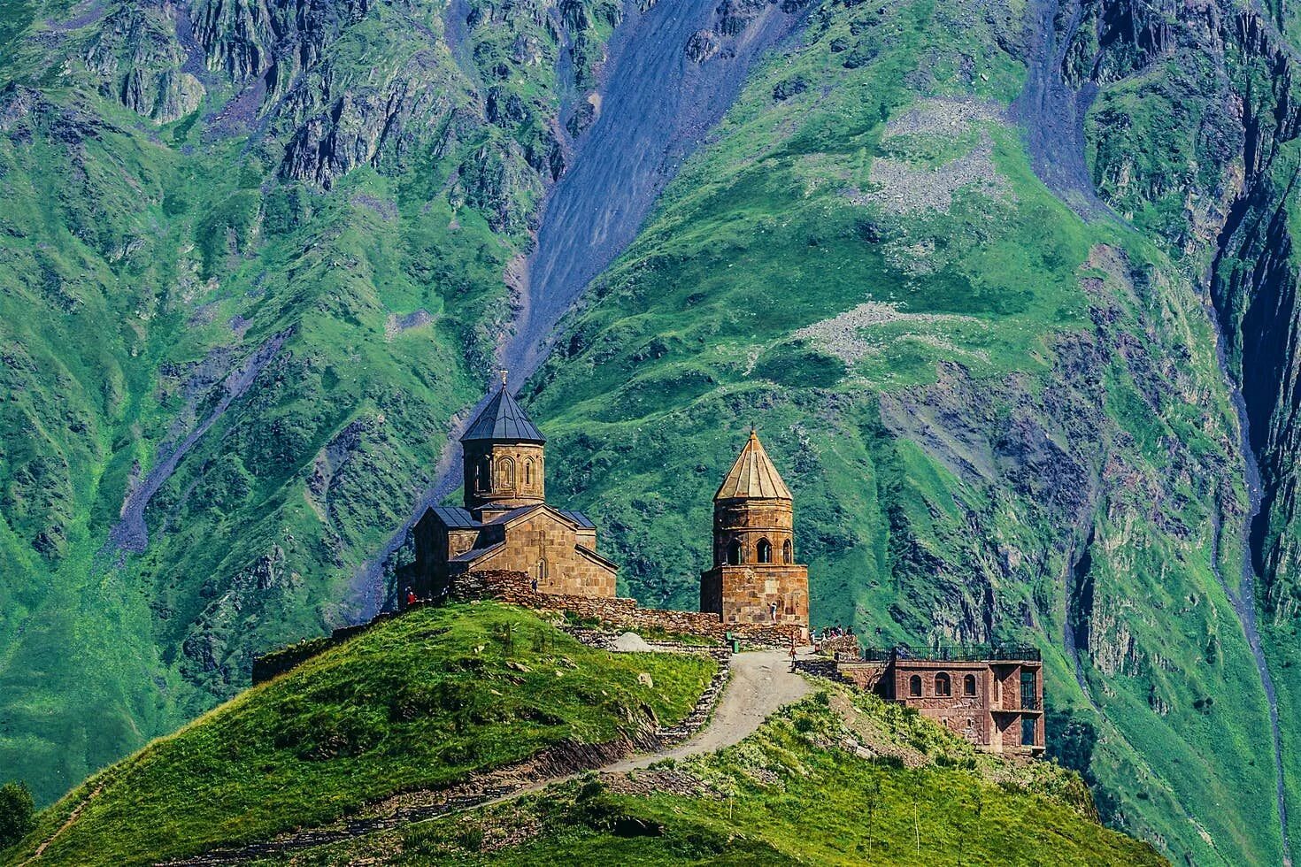 Georgia armenia. Ананури и Казбеги. Тбилиси крепость Ананури. Монастырь Гергети. Грузия природа Казбеги.