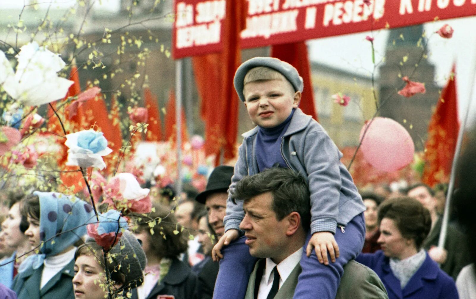 Советские праздники. 1 Мая в Советском Союзе. Первомайская демонстрация в СССР. 1 Мая демонстрация СССР дети. 1 Майская демонстрация в СССР.