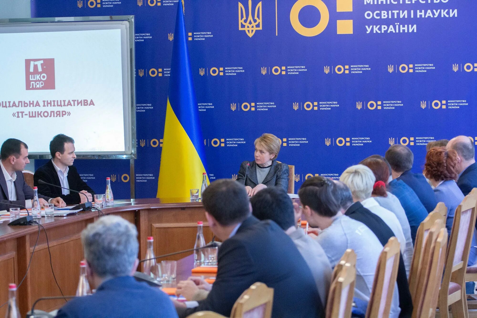 За досягнення в розвитку культури і мистецтва. Школьники украины. Якісна освіта. Історія україни презентація. Освіта і україна.