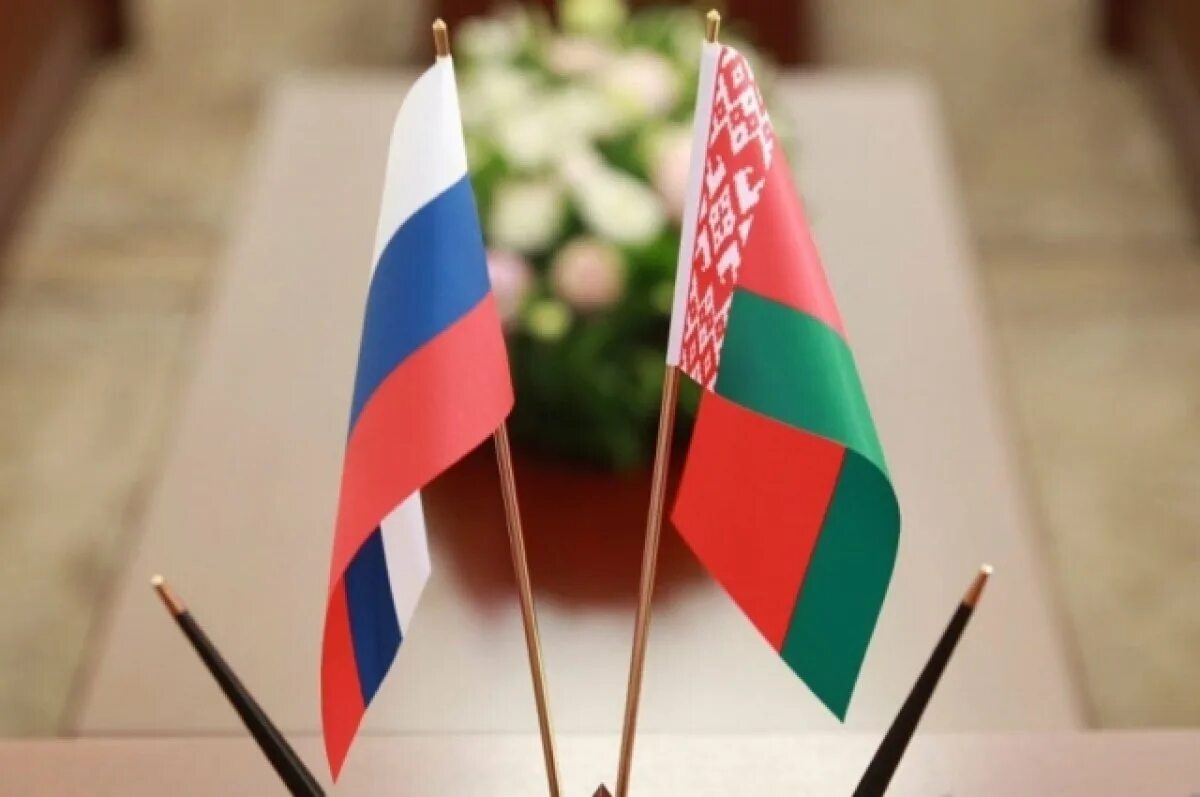 Международные отношения белоруссии. Флаг россии и белоруссии. флаг белоруссии и россии вместе. флажки россии и белоруссии. флажки россия беларусь.