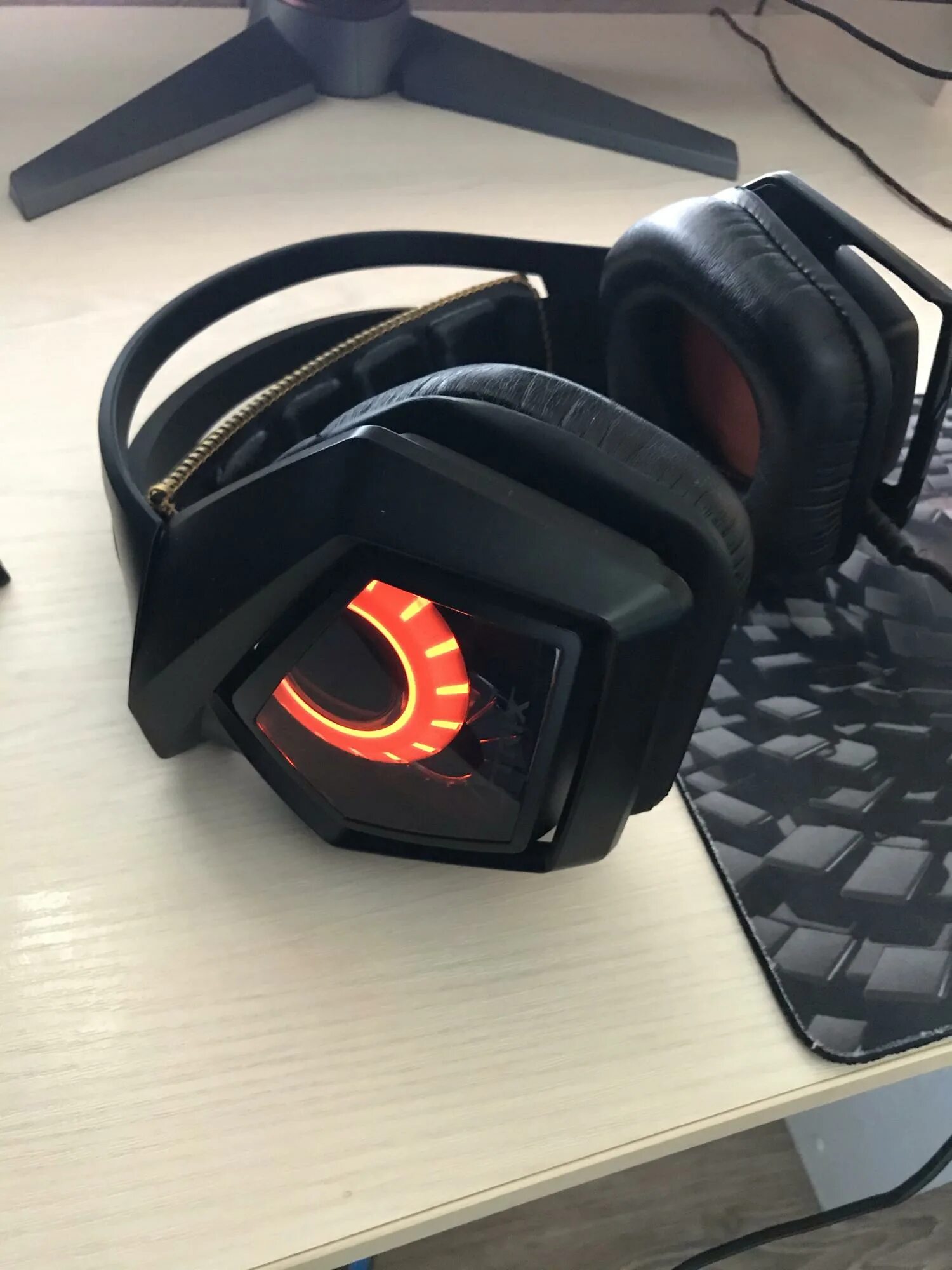 Asus rog strix 7 6800h. Asus strix 7.1.