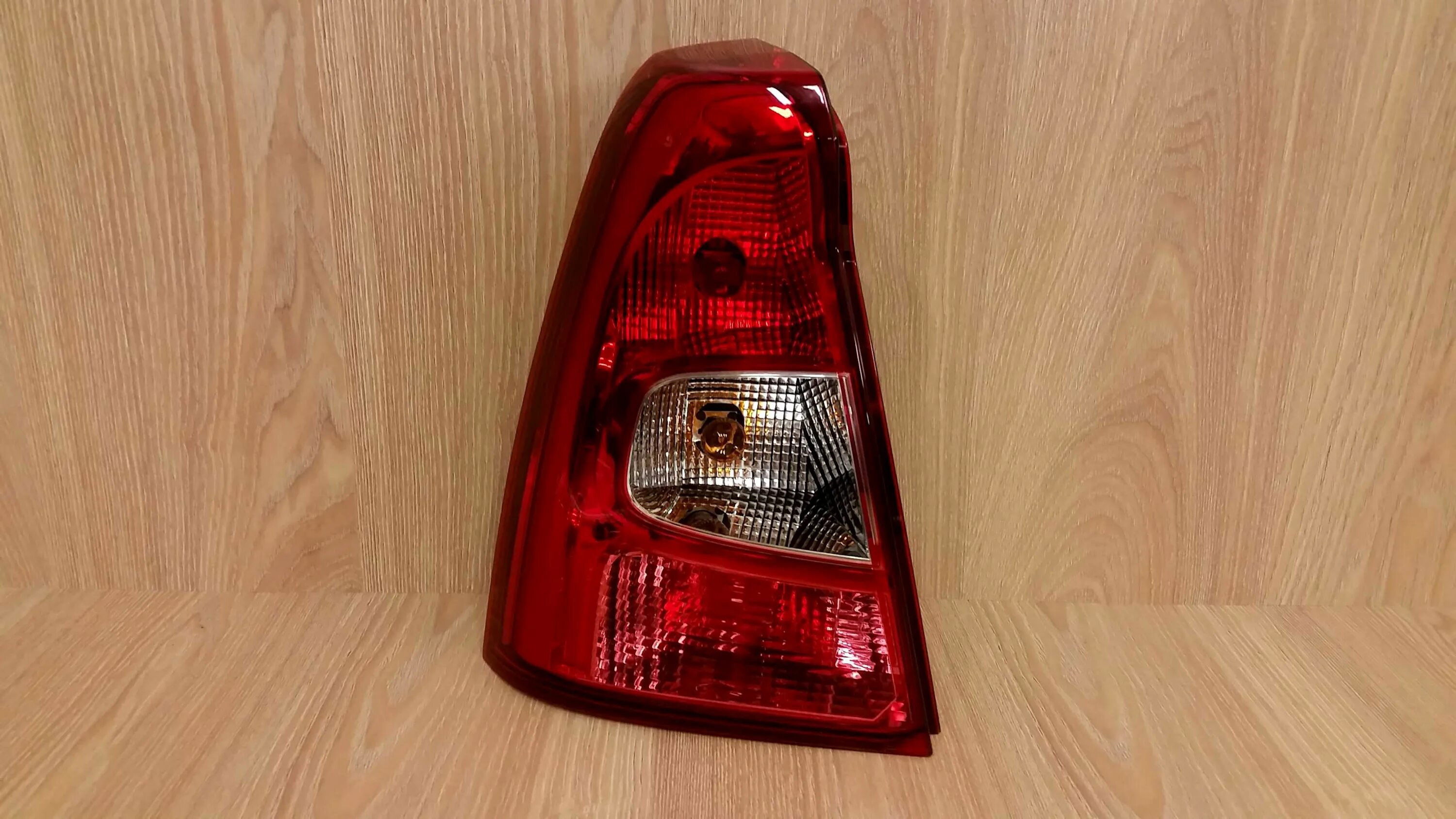 Фонарь задний левый рено логан фаза 1 артикул. Renault 6001546794. Фонарь задний левый рено логан. Фонарь задний рено логан 2005 левый артикул. Задний левый фонарь рено логан 1.