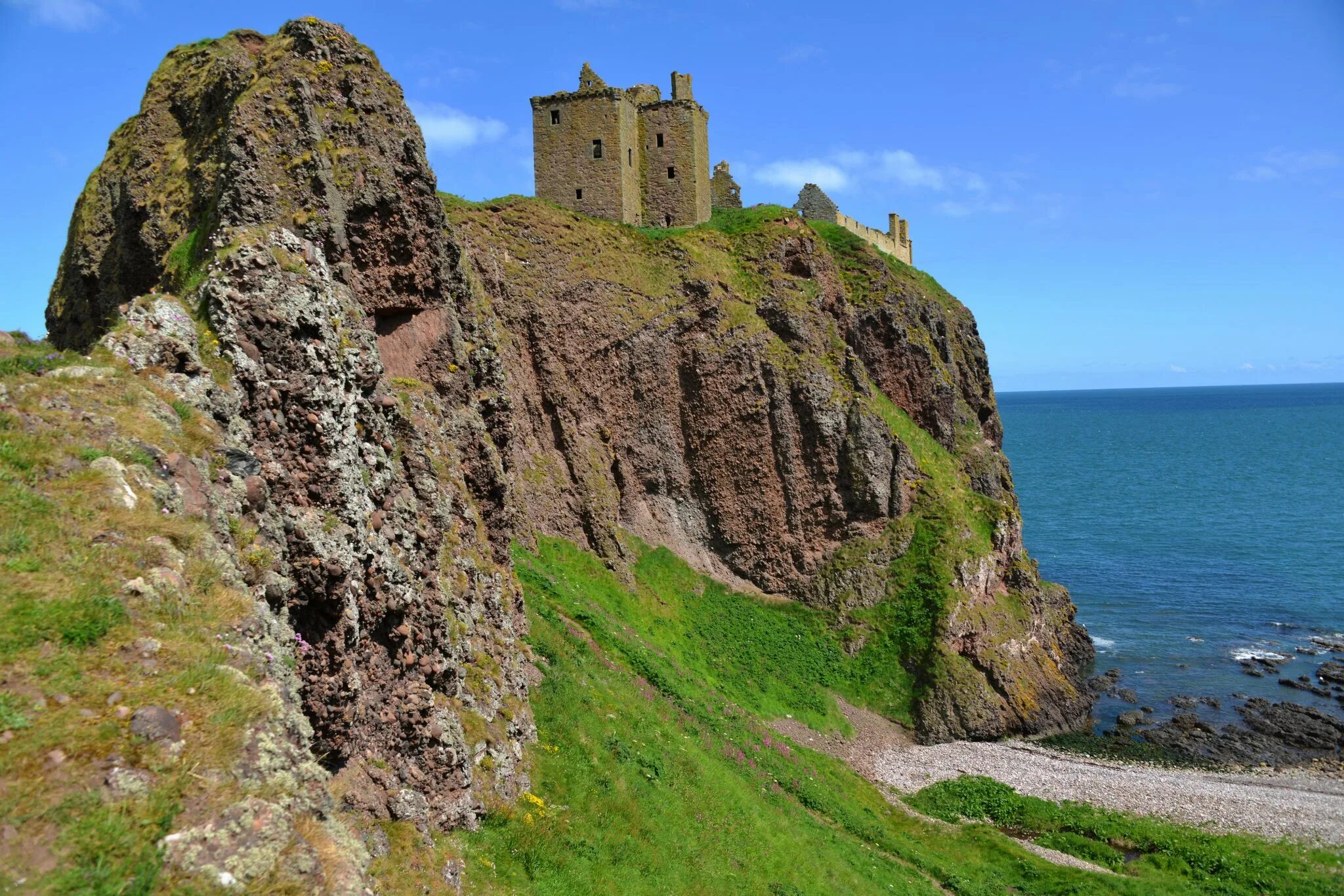Заброшенный замок сан-марино, италия. Гаспра). Penzance st michael. Замки на скалах. Ущелье борго трансильвания.
