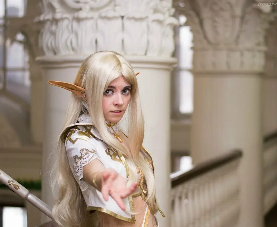 Elf cosplay. Косплей линейдж 2. Lineage 2 светлая эльфийка косплей. Эльфийка в современной одежде. Светлая эльфийка.