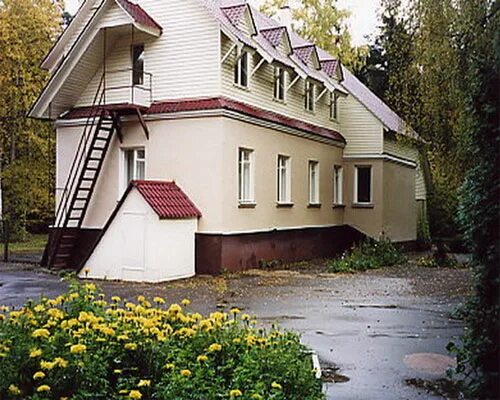 Горки королев боулинг. Дом отдыха новые горки королев. Дом отдыха болшево королев. До новые горки. Новые горки королев коттеджи.