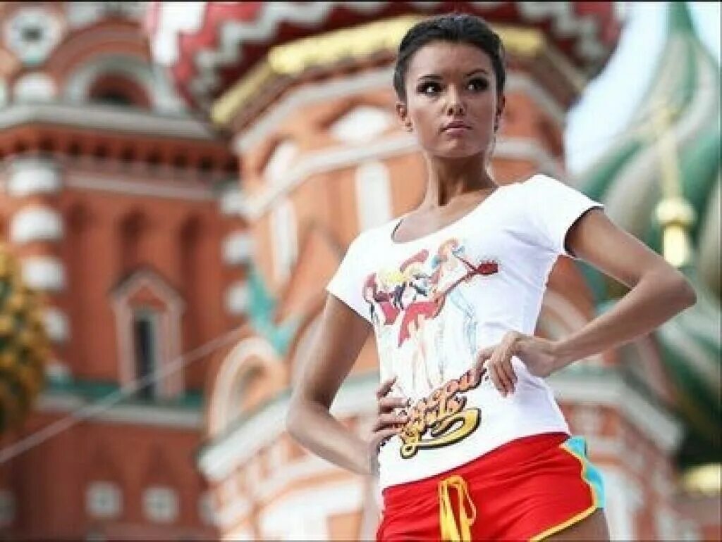 Недорогие девчонки. Красивые московские девушки. Заказ девочек москва. Фотосессия в москве на улице летом. Самые красивые девушки на выезд.