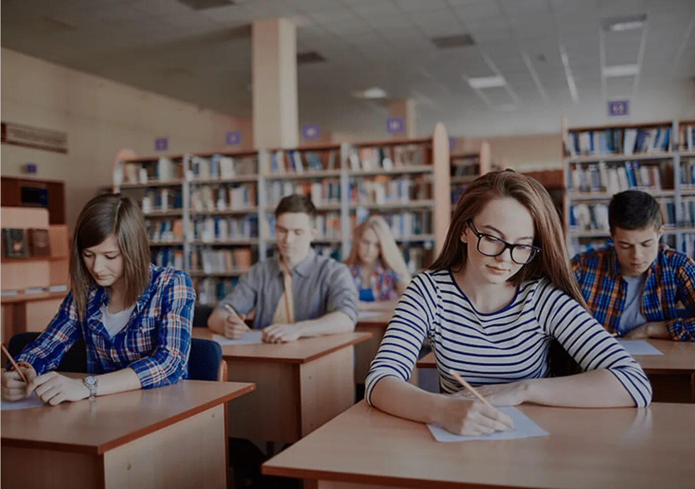 Университеты дополнительного образования. Лекция в вузе. Студенты на паре. Гуманитарно педагогический институт тольятти. Беседа с учениками.