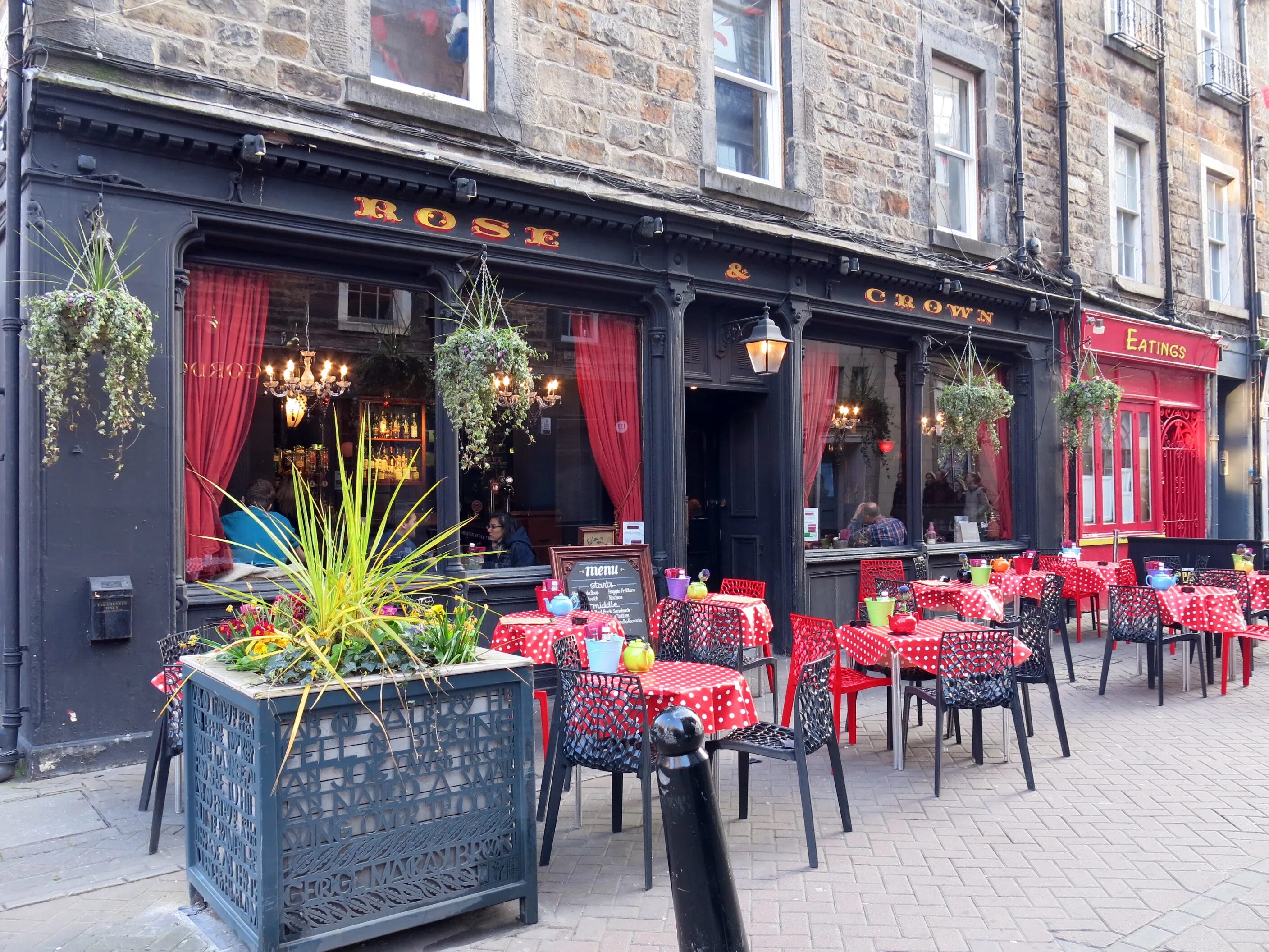 Rose Street Edinburgh. Street rise